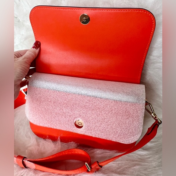 Kate Spade Buddie Smooth Leather Medium Shoulder Crossbody Bag in Magma - Picture 4 of 7